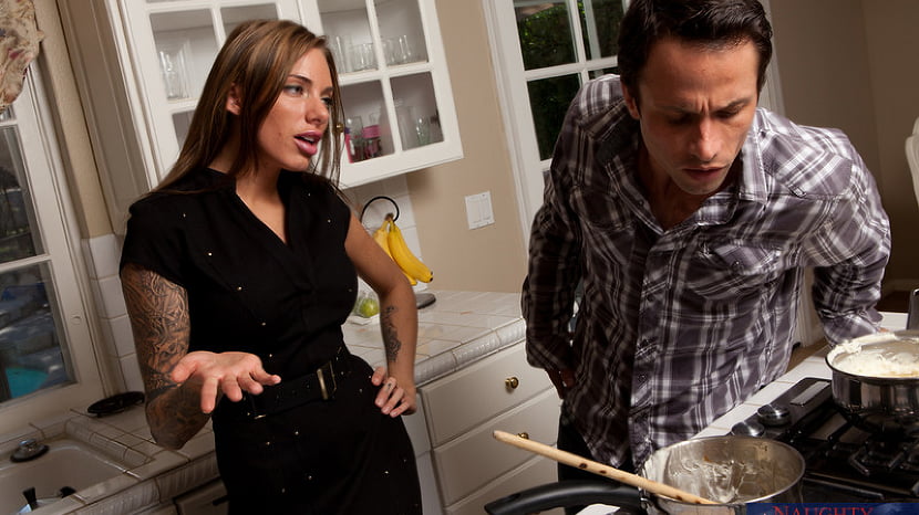 Juelz Ventura and Alan Stafford in My Dad's Hot Girlfriend
