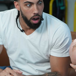 Süße und sexy Kali-Rosen zeigen ihre neuen großen Titten