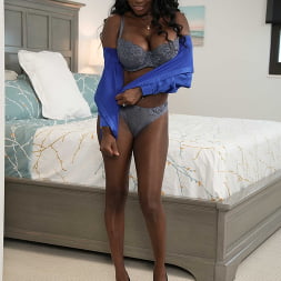 Busty ebony MILF Naomi Foxxx loves a good Creampie!