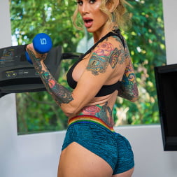 Sexy Sarah Jessie has an intense workout with her husband's trainer